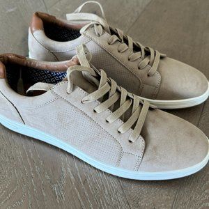 BRAND NEW: Steve Madden casual suede brown shoes Size 11